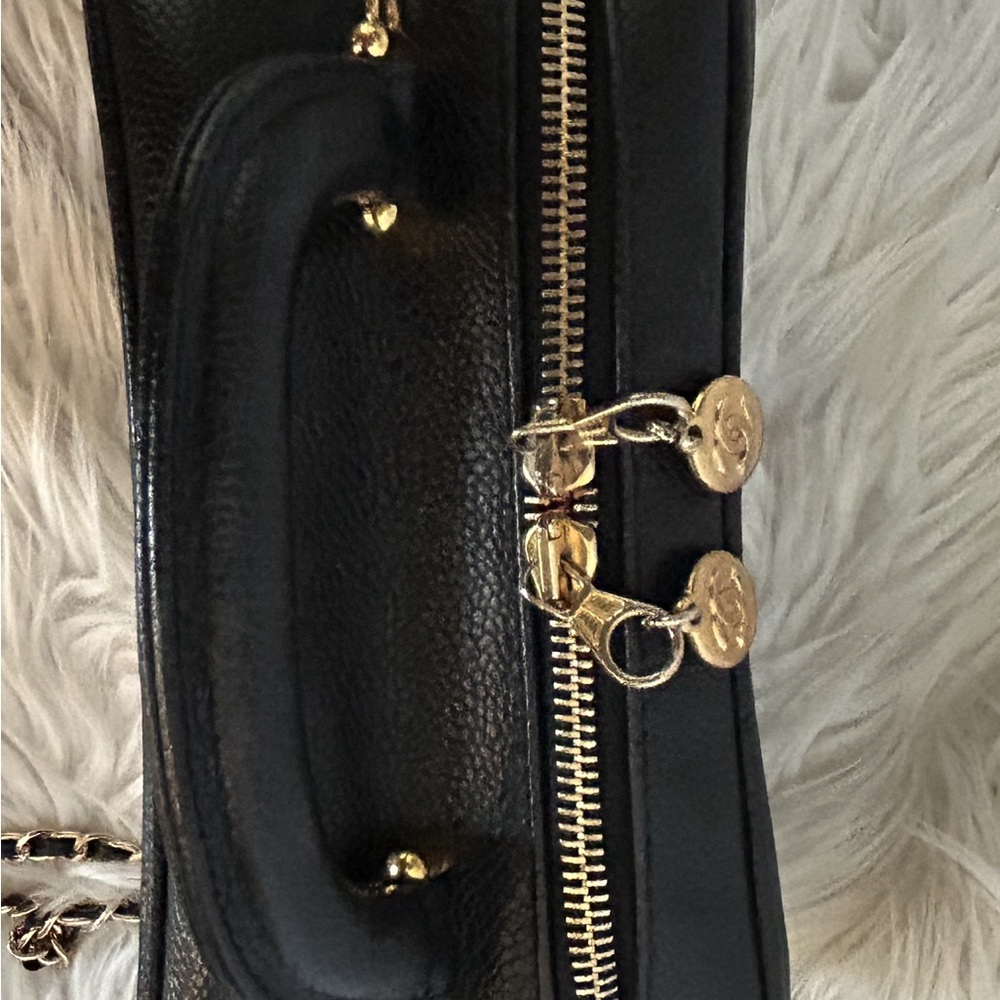 CHANEL Vanity Bag in Black Caviar Leather with Gold Hardware crossbody shoulder - Picture 2 of 11